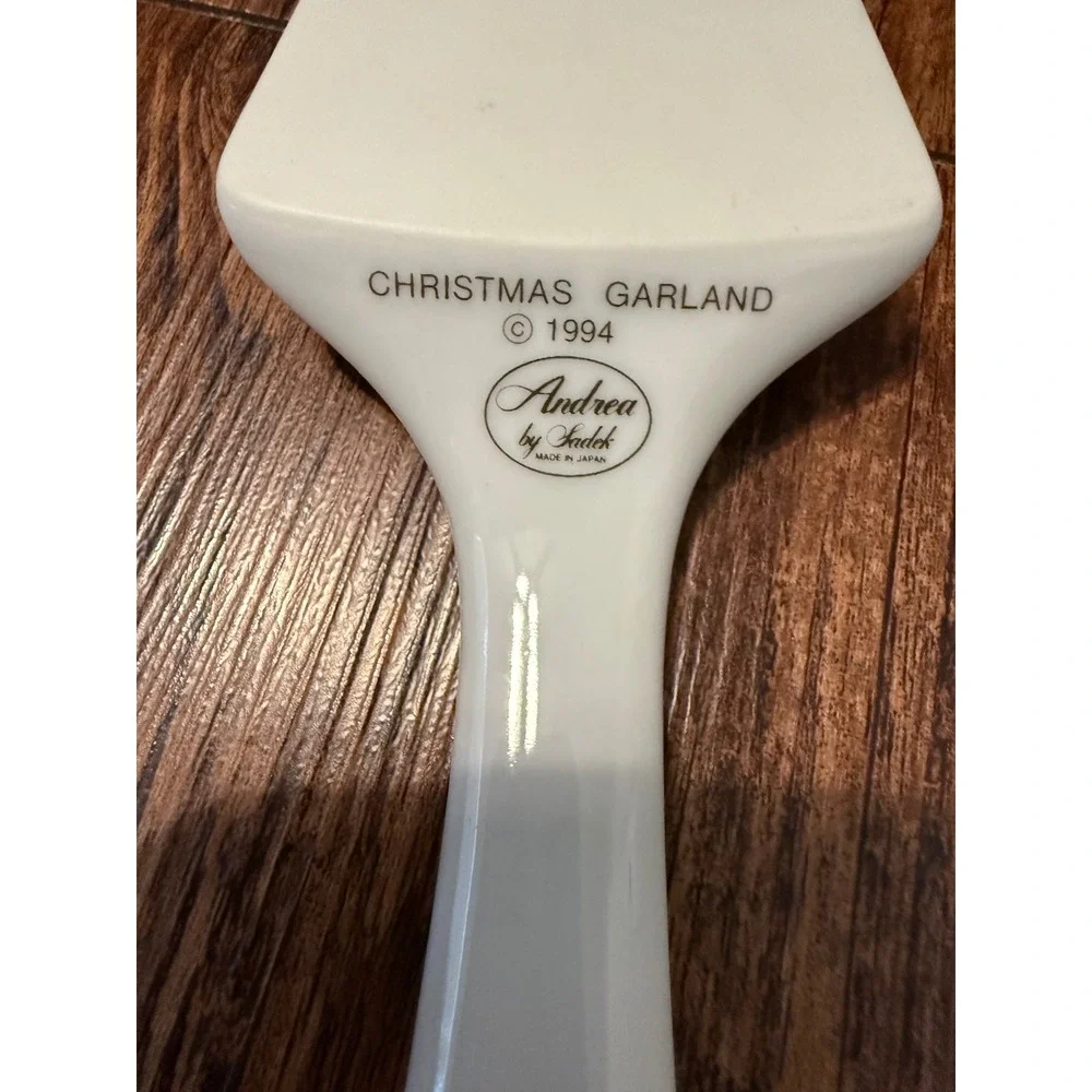 Andrea by Sadek Christmas Garland Ceramic Pie Cake Server Holly Berry Japan 1994